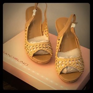 Bandolino size 6.5 summers Khaki heels